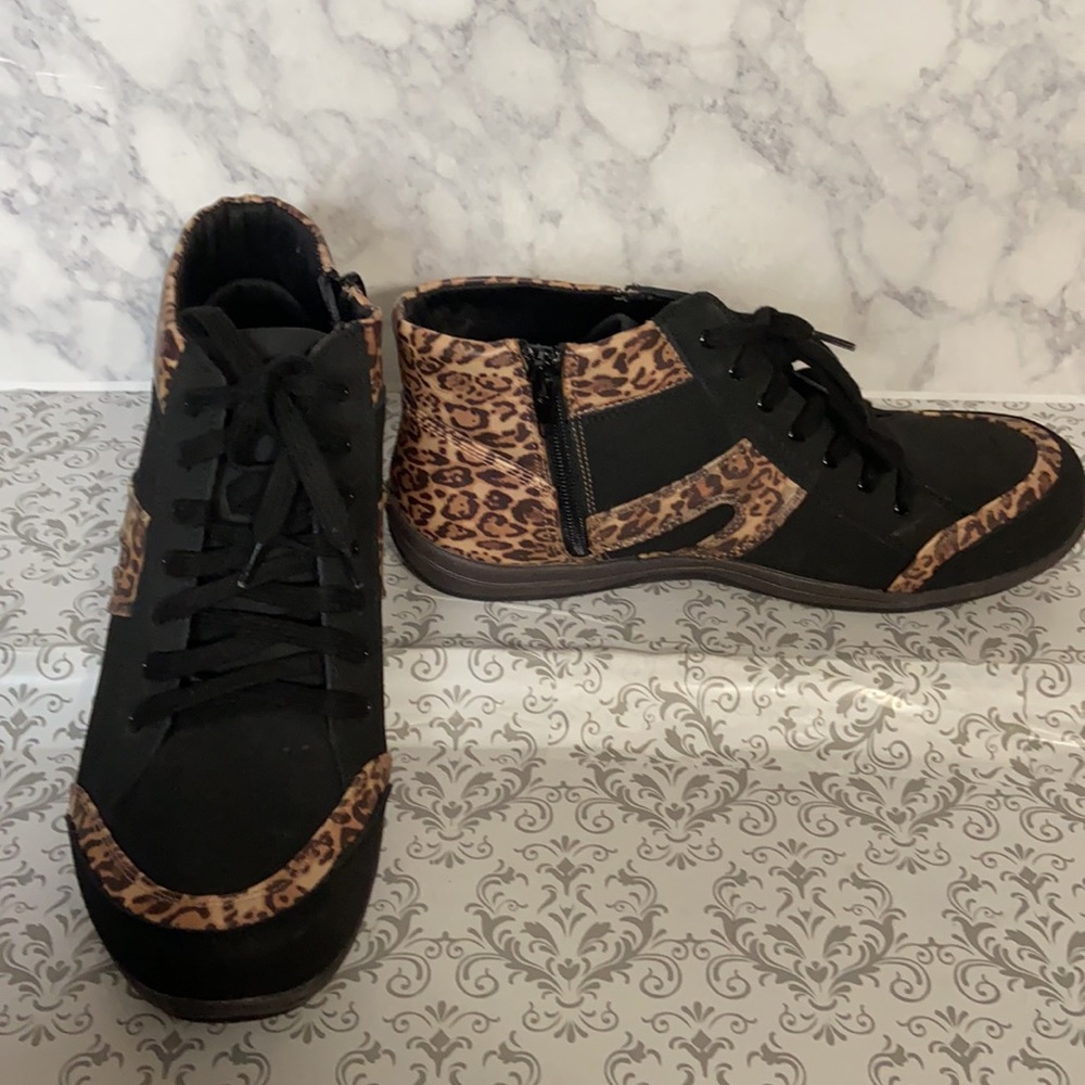 Easy street sport shoes, size 10M